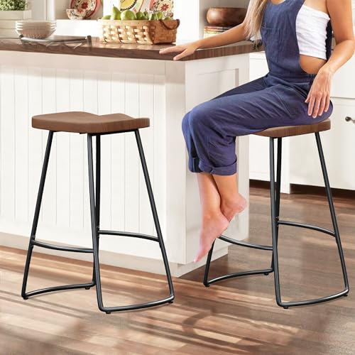 24 Metal Bar Stools Set of 4, Saddle Seat Backless Counter Height Barstools - Brown

Audience: those interested in bar stools for kitchen islands.